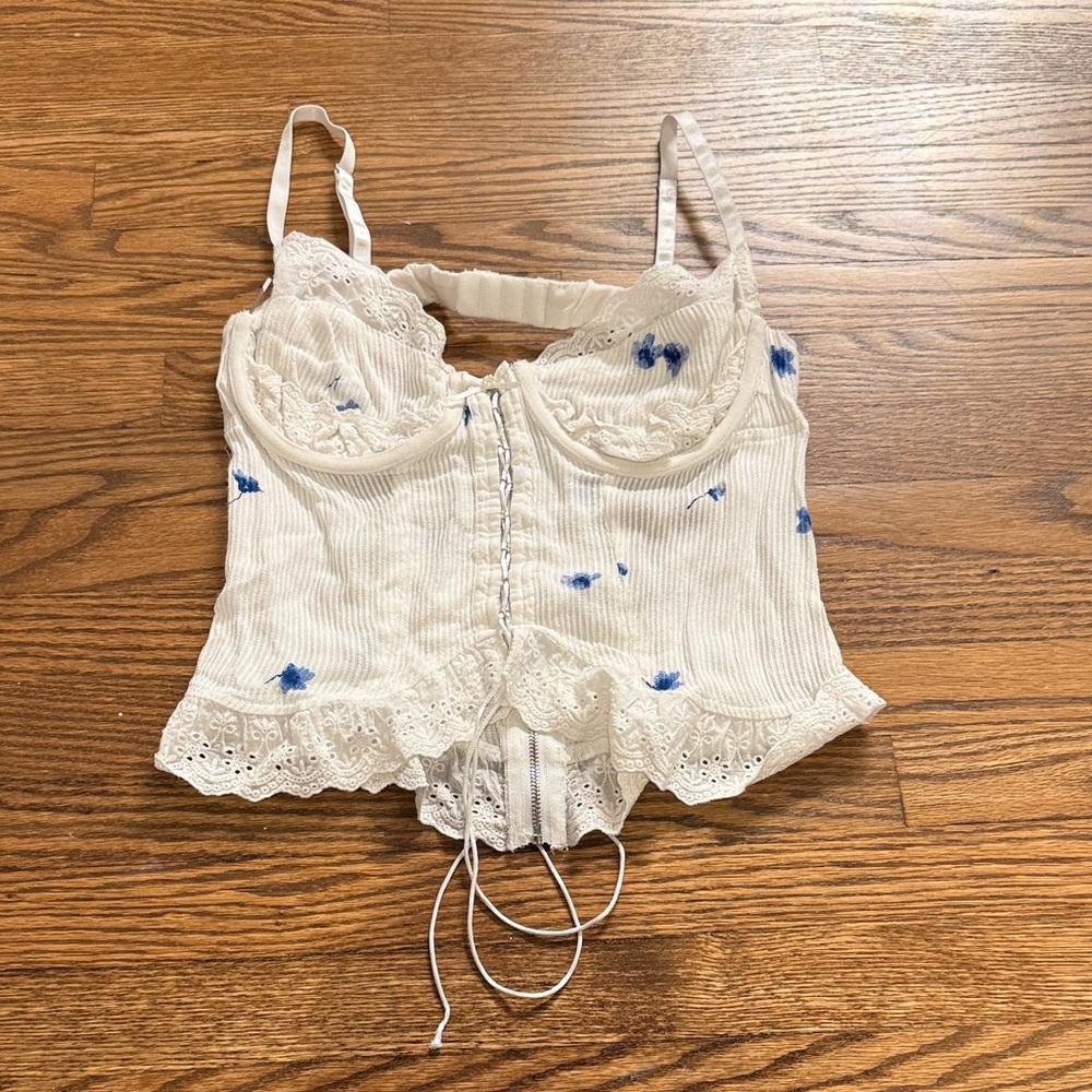 Hazel Boutique White and Blue Lace Trimmed Women's Top Size Medium